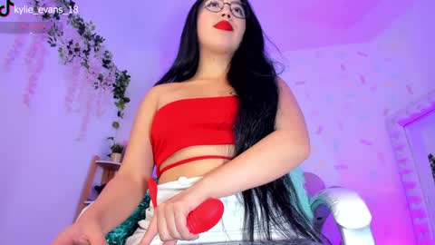 Snapshot of kylie_evans_18 chatting on 11, 12, 2024 Kylie online show from 11, 12, 2024