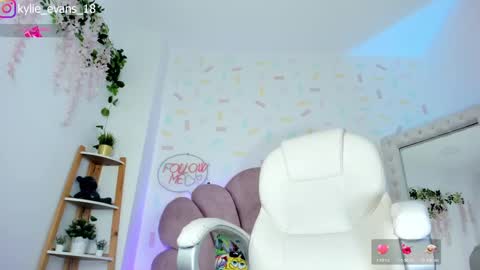 Snapshot of kylie_evans_18 chatting on 23, 2, 2025 Kylie online show from 23, 2, 2025