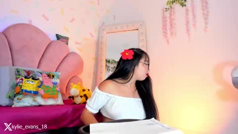 Snapshot of kylie_evans_18 chatting on 7, 3, 2025 Kylie online show from 7, 3, 2025