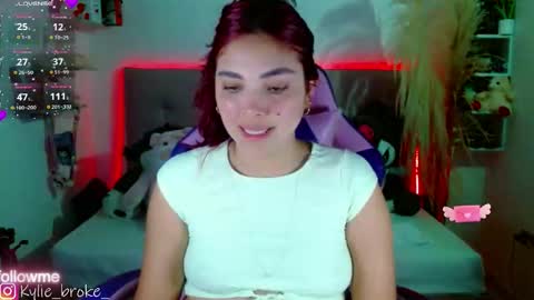 Snapshot of kylie_hottt_ chatting on 22, 10, 2025 k ylie online show from 22, 10, 2025