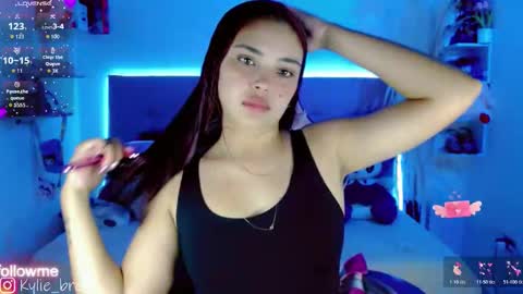 Snapshot of kylie_hottt_ chatting on 26, 10, 2025 k ylie online show from 26, 10, 2025