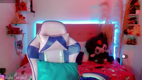 Snapshot of kylie_hottt_ chatting on 31, 10, 2025 k ylie online show from 31, 10, 2025