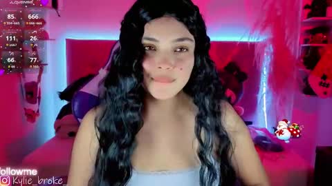 Snapshot of kylie_hottt_ chatting on 26, 11, 2025 k ylie online show from 26, 11, 2025