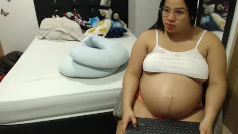 Snapshot of kylie_switch chatting on 11, 10, 2025 Instagram Kylie switch followme buy lovense here online show from 11, 10, 2025