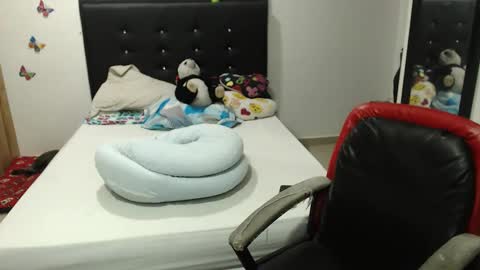 Snapshot of kylie_switch chatting on 12, 10, 2025 Instagram Kylie switch followme buy lovense here online show from 12, 10, 2025