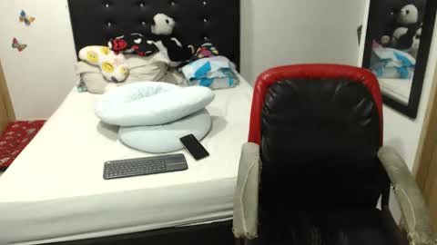 Snapshot of kylie_switch chatting on 20, 10, 2025 Instagram Kylie switch followme buy lovense here online show from 20, 10, 2025