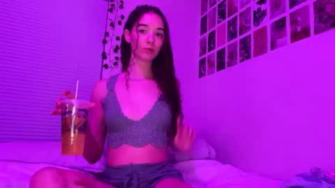 Snapshot of kylieexoxoxo2432 chatting on 11, 2, 2025 Kylie online show from 11, 2, 2025