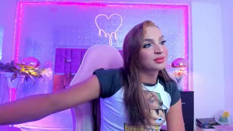Snapshot of kylievictoria_ chatting on 16, 10, 2025 Kylie online show from 16, 10, 2025