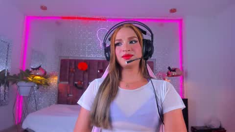 Snapshot of kylievictoria_ chatting on 23, 10, 2025 Kylie online show from 23, 10, 2025