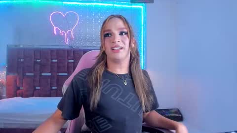 Snapshot of kylievictoria_ chatting on 4, 11, 2025 Kylie online show from 4, 11, 2025