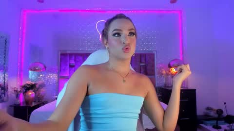 Snapshot of kylievictoria_ chatting on 22, 11, 2025 Kylie online show from 22, 11, 2025