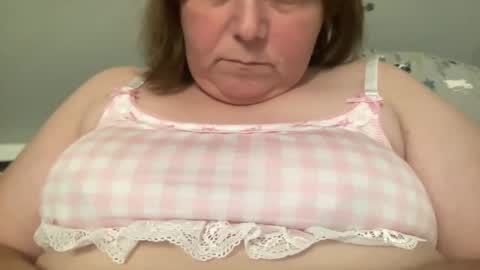 Snapshot of kylorencat chatting on 17, 11, 2025 KYLO online show from 17, 11, 2025