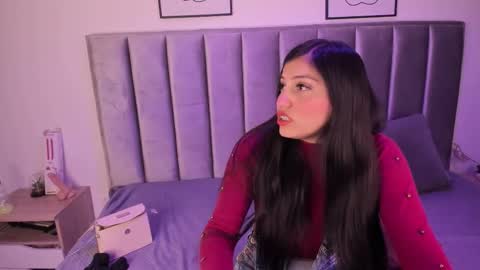 Snapshot of kyra_right chatting on 15, 11, 2025 Emily Laila online show from 15, 11, 2025