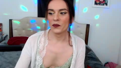 Lacey Phoenix online show from 2, 10, 2025