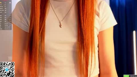 Snapshot of lacienini chatting on 17, 9, 2025 Esme online show from 17, 9, 2025