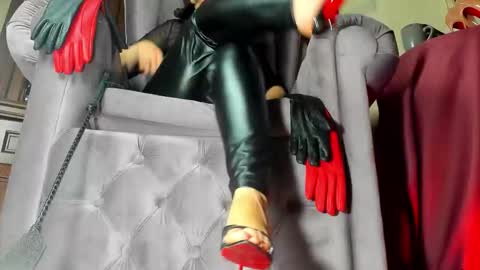 Snapshot of lady__leather chatting on 4, 11, 2025 GoddessLeather online show from 4, 11, 2025