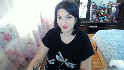 lady_boom_ online show from 2, 1, 2025