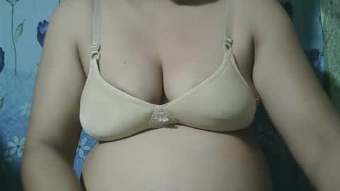 lady_love063 online show from 4, 1, 2025