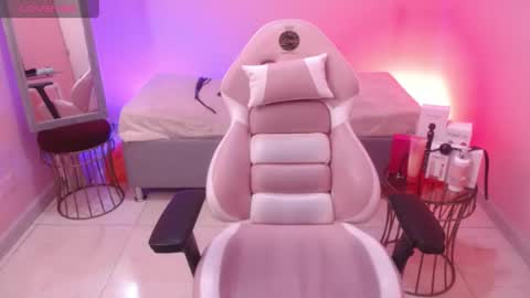 Ladywawy  online show from 7, 10, 2025