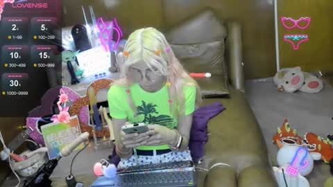 Skinnygirl online show from 12, 11, 2025