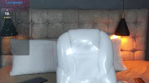 Snapshot of laia_and_aloby chatting on 18, 12, 2025 online show from 18, 12, 2025