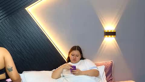 Snapshot of laia_and_aloby chatting on 25, 2, 2026 online show from 25, 2, 2026