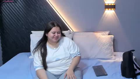 Snapshot of laia_and_aloby chatting on 12, 3, 2026 online show from 12, 3, 2026