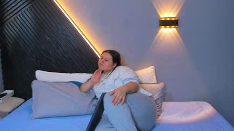 Snapshot of laia_and_aloby chatting on 31, 3, 2026 online show from 31, 3, 2026