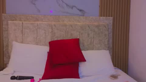 laiamilf online show from 7, 3, 2025