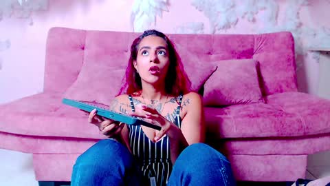 Laisy fox online show from 3, 2, 2025