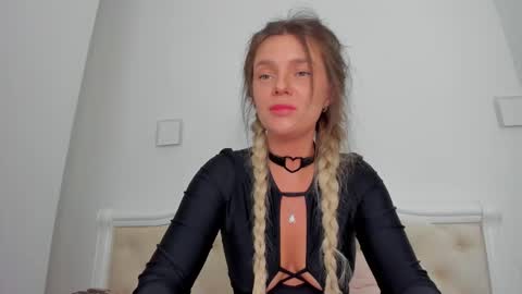 Snapshot of lallie_ chatting on 17, 12, 2025 Lallie online show from 17, 12, 2025