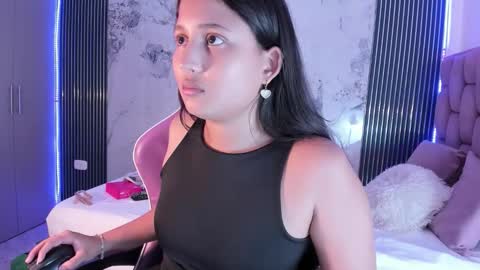 Snapshot of laly_cherry_ chatting on 2, 11, 2025 Laura online show from 2, 11, 2025