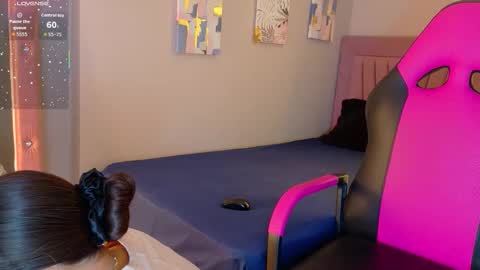 Snapshot of laly_cherry_ chatting on 7, 11, 2025 Laura online show from 7, 11, 2025