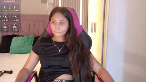 Snapshot of laly_cherry_ chatting on 8, 11, 2025 Laura online show from 8, 11, 2025