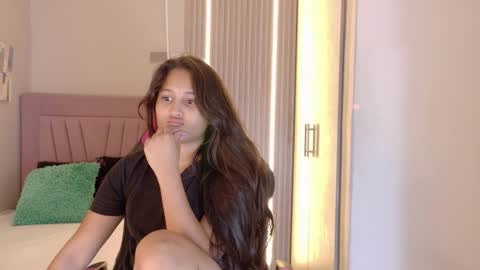 Snapshot of laly_cherry_ chatting on 13, 11, 2025 Laura online show from 13, 11, 2025