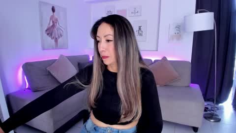 laly_dolce online show from 8, 9, 2025