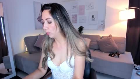 laly_dolce online show from 16, 9, 2025