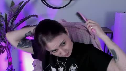 just call me Lana  and her security online show from 6, 3, 2025