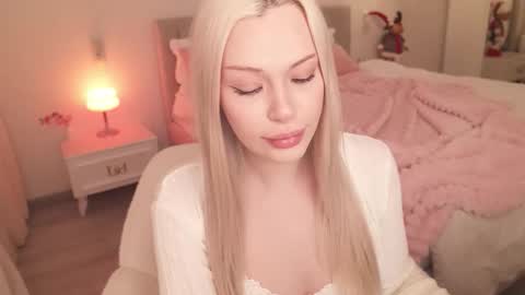 Snapshot of lana_mazy chatting on 15, 12, 2025 Lana online show from 15, 12, 2025