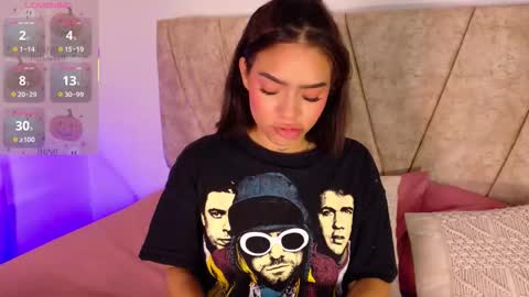 Snapshot of lara_gil_ chatting on 8, 10, 2025 Lara Gill online show from 8, 10, 2025