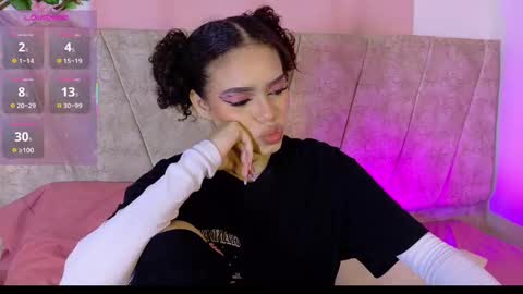 Snapshot of lara_gil_ chatting on 8, 11, 2025 Lara Gill online show from 8, 11, 2025