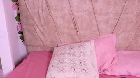 Snapshot of lara_gil_ chatting on 5, 12, 2025 Lara Gill online show from 5, 12, 2025