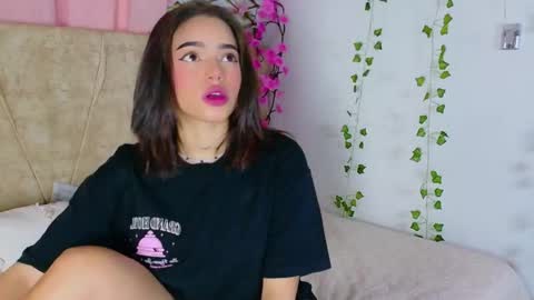 Snapshot of lara_gil_ chatting on 26, 2, 2026 Lara Gill online show from 26, 2, 2026