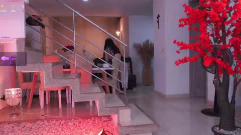 Hello Guys I am Lara Giraldo  WELCOME To my room online show from 20, 9, 2025