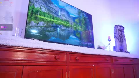 Hello Guys I am Lara Giraldo  WELCOME To my room online show from 13, 11, 2025