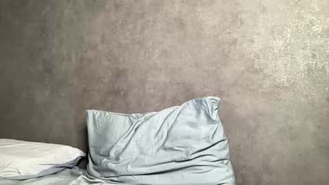 Lara Neon online show from 14, 1, 2025