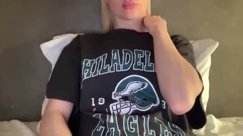 Lara Neon online show from 24, 2, 2025