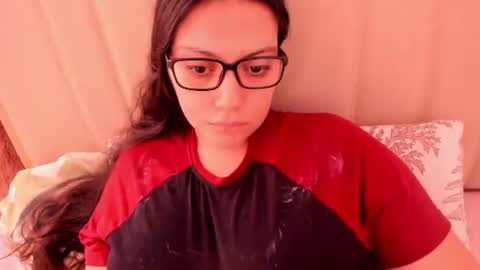 Snapshot of laracamille chatting on 27, 10, 2025 lara online show from 27, 10, 2025