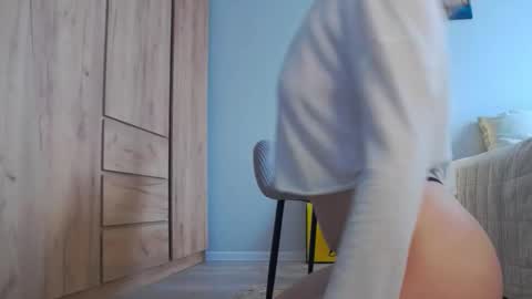 Snapshot of larakanes chatting on 11, 9, 2025 LaraKanes online show from 11, 9, 2025