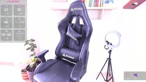 lararoberts_ online show from 17, 1, 2025